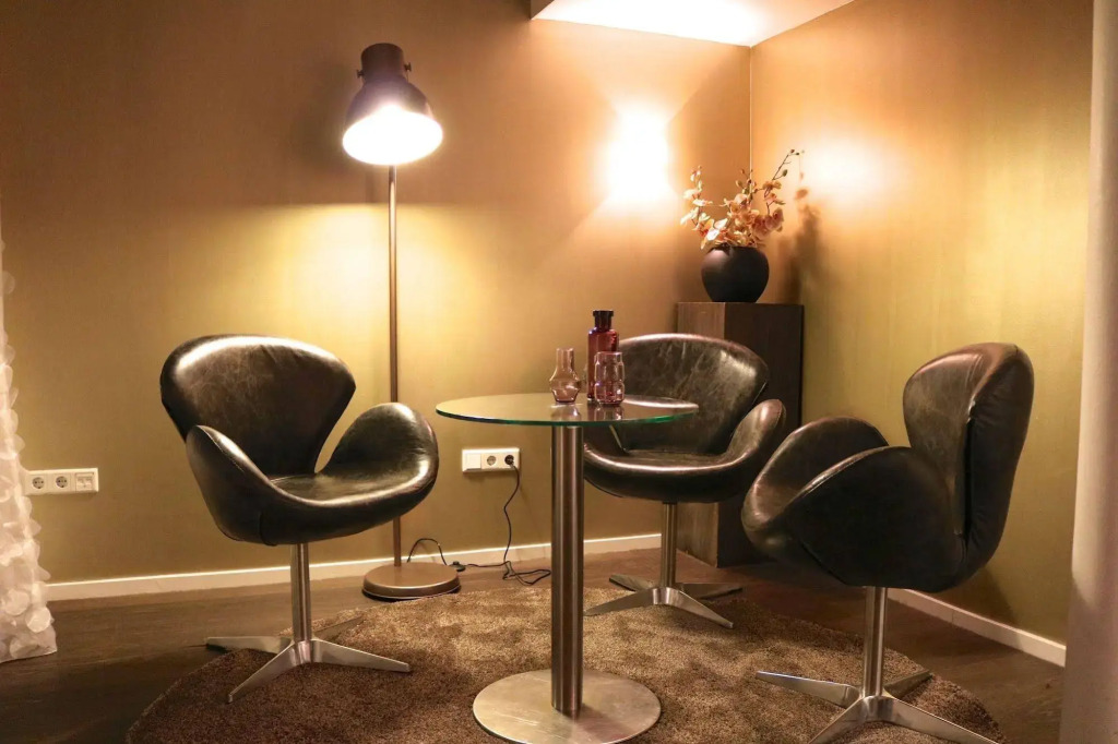 Hotel Vrythof - just a room - digital check-in, key by email or SMS