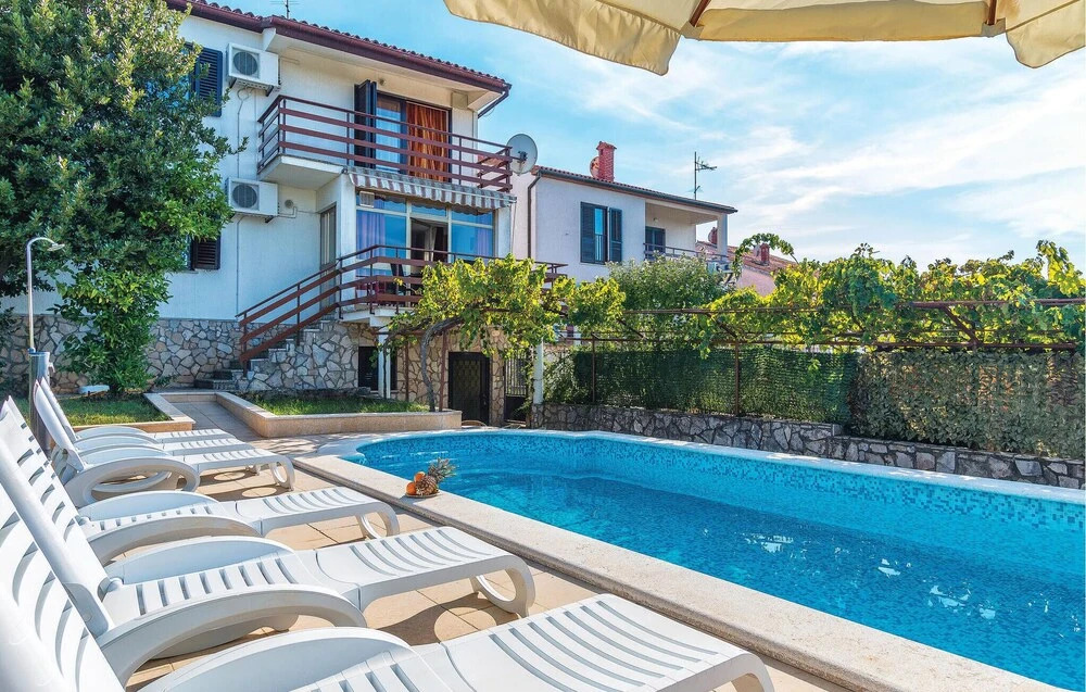 Stunning Home in Pula With Wifi and 4 Bedrooms