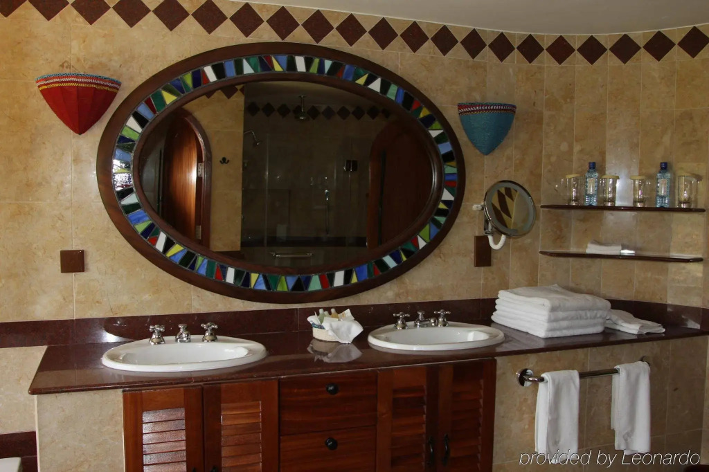 Amboseli Serena Safari Lodge