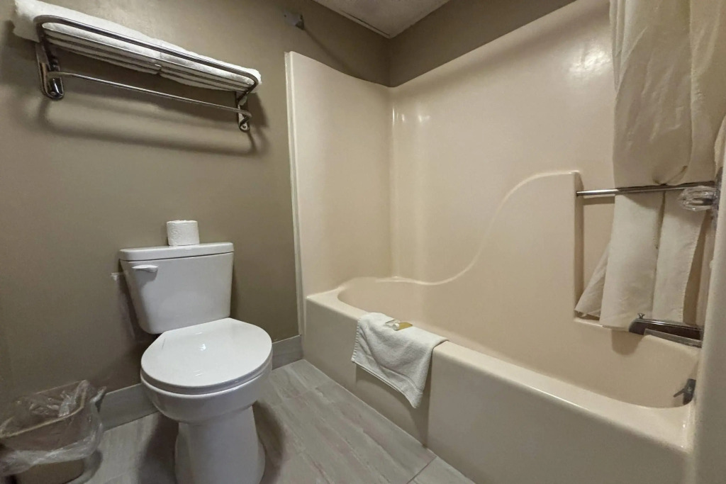 Super 8 by Wyndham Normal Bloomington