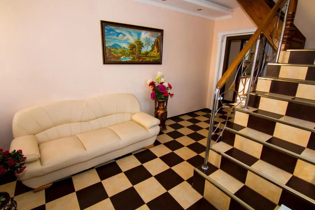 Luxurious Villa with Huge Garden, Terrace & Outdoor Space