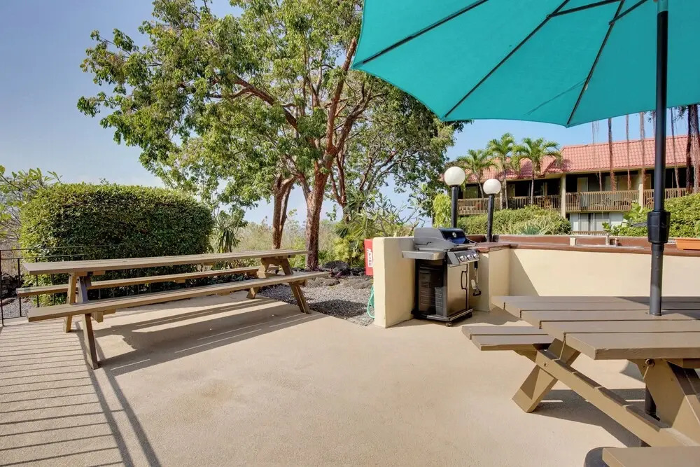 Kailua-kona Condo: Steps to Beach & Downtown!