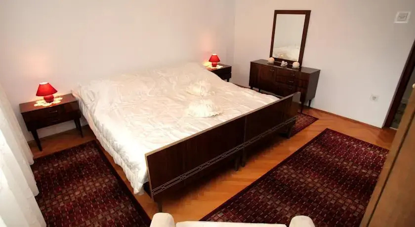 Apartment Tinel