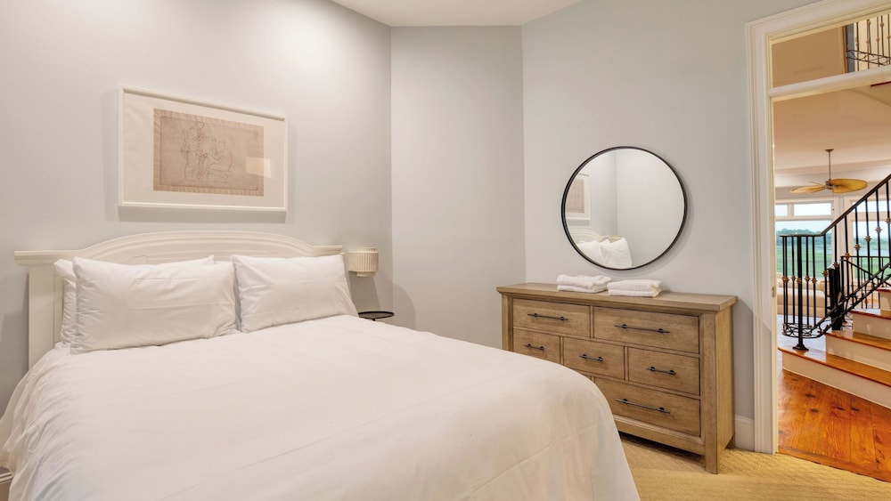 Sleeps 38 2 Homes, Steps to the Beach, Private Pool + Hottub, Game Room, Views