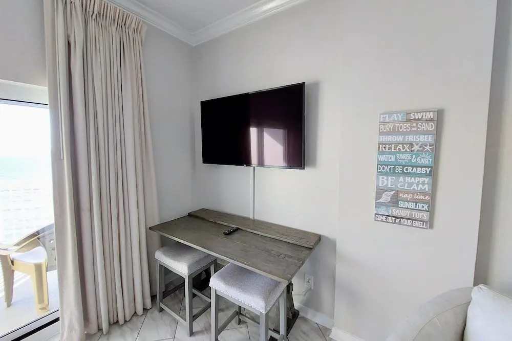 Royal Palms 1306 1 Bedroom Condo by RedAwning