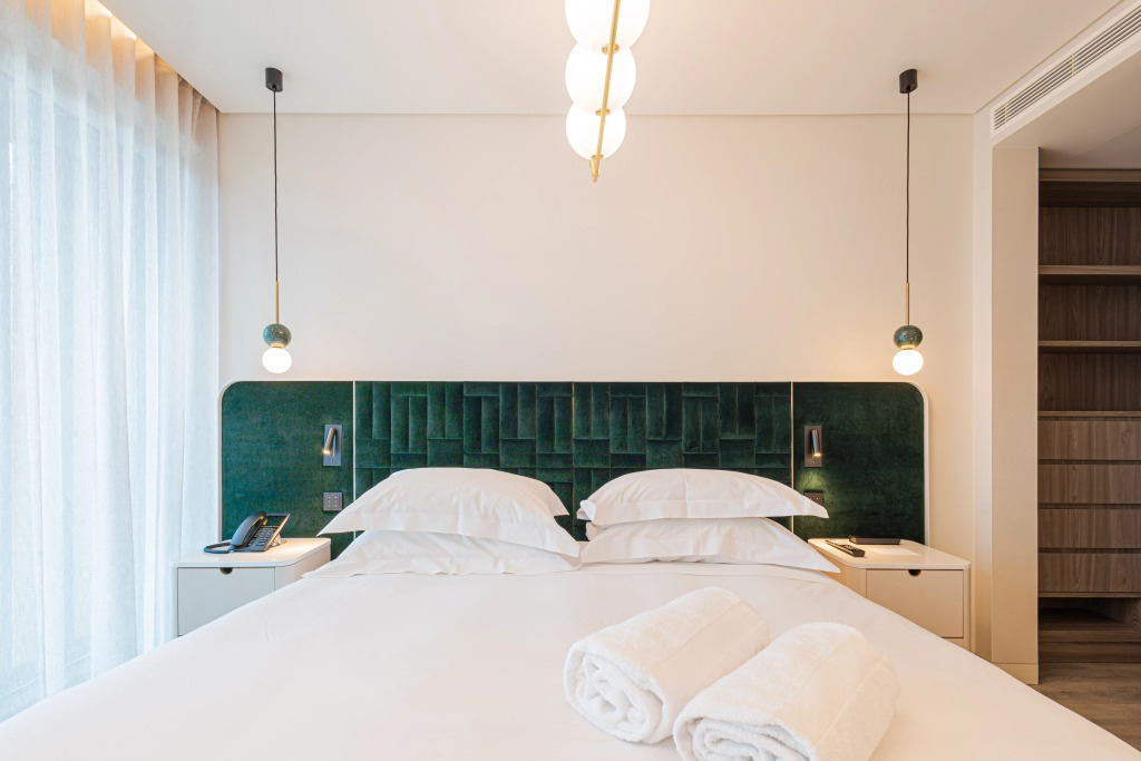 LUSTER Hotel