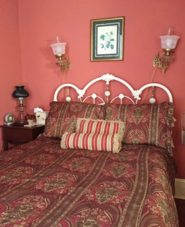Inn At The Canal Bed & Breakfast