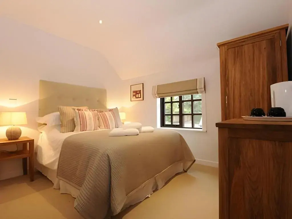The Three Horseshoes Boutique Rooms