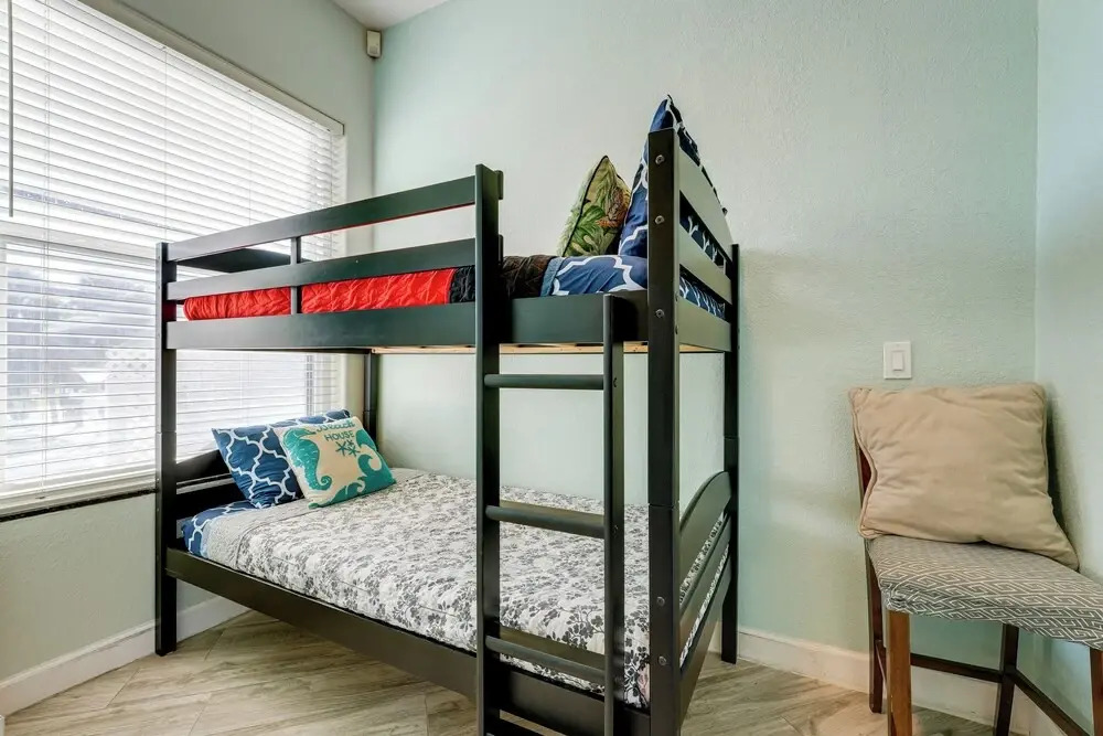 Colorful Townhome, Steps to Clearwater Beach!