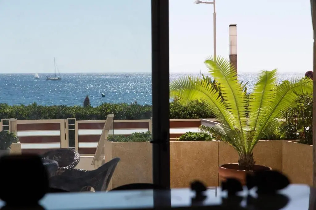 Vistas Al Mar En El Puerto De Javea