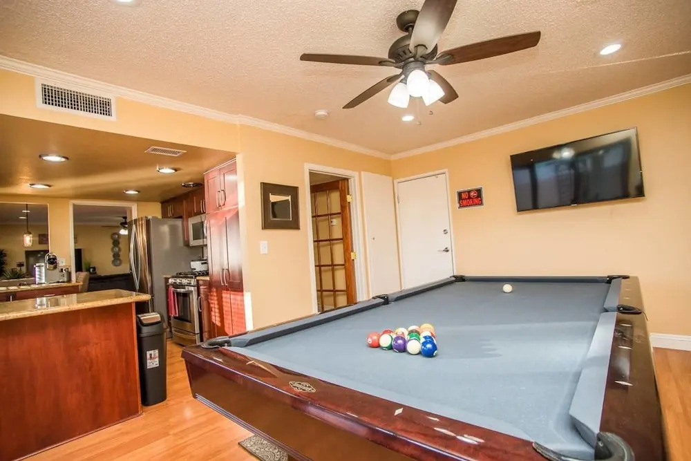 Palm Tree Paradise Luxurious 4 Bd Sleeps 16!