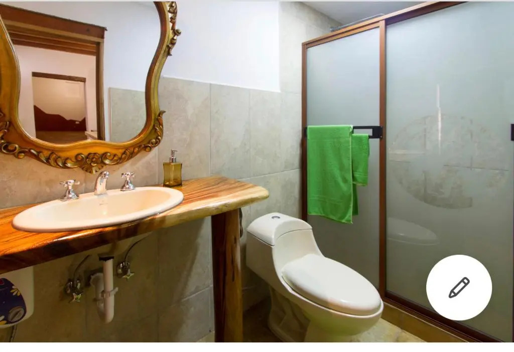 ITCHIMBIA GARDEN QUITO Suites Coloniales renovadas con vista a la Cordillera de los Andes de Quito