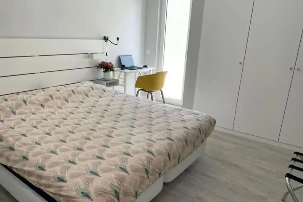 *SEA VIEW* New 3 Bedroom apt with FREE parking