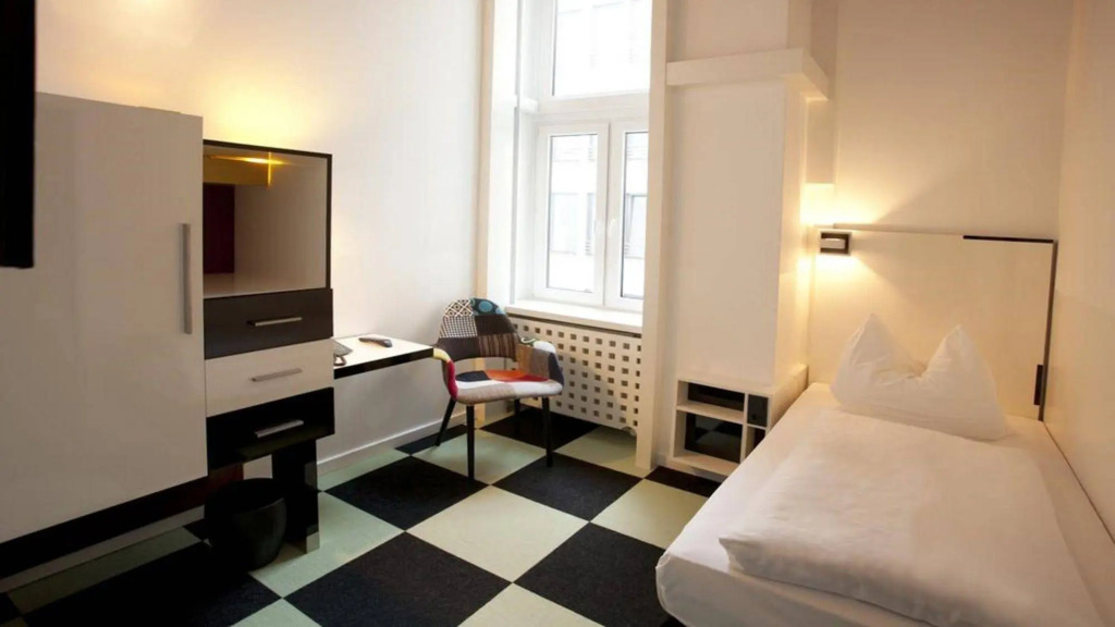 Hotel Cristall - Frankfurt City