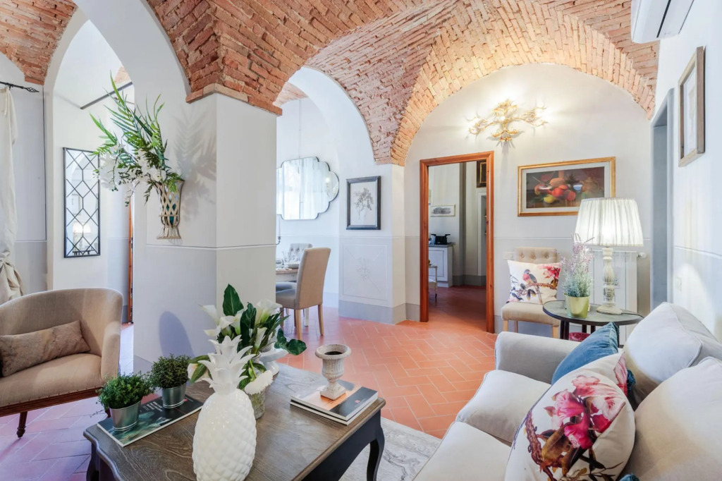 Villa Chianti, your Secret 4 Bedrooms Retreat with View over the Vineyards in Marcialla