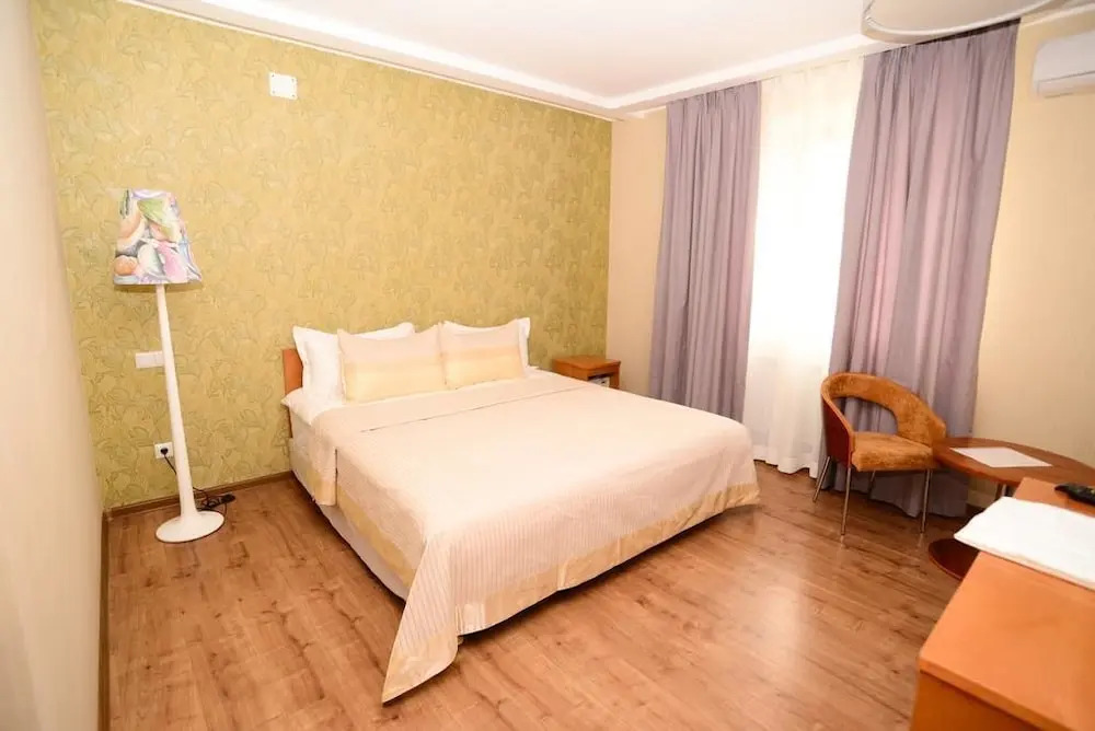 Urban Luxe Hotel