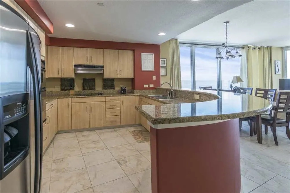 Island Tower 1001 - 3 Br condo by RedAwning
