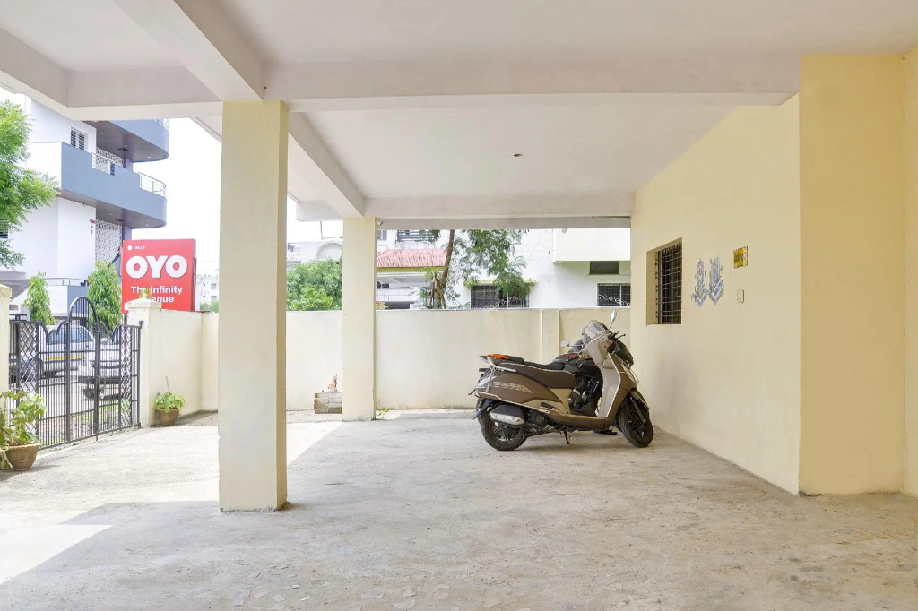 OYO 74918 Infinity Inn