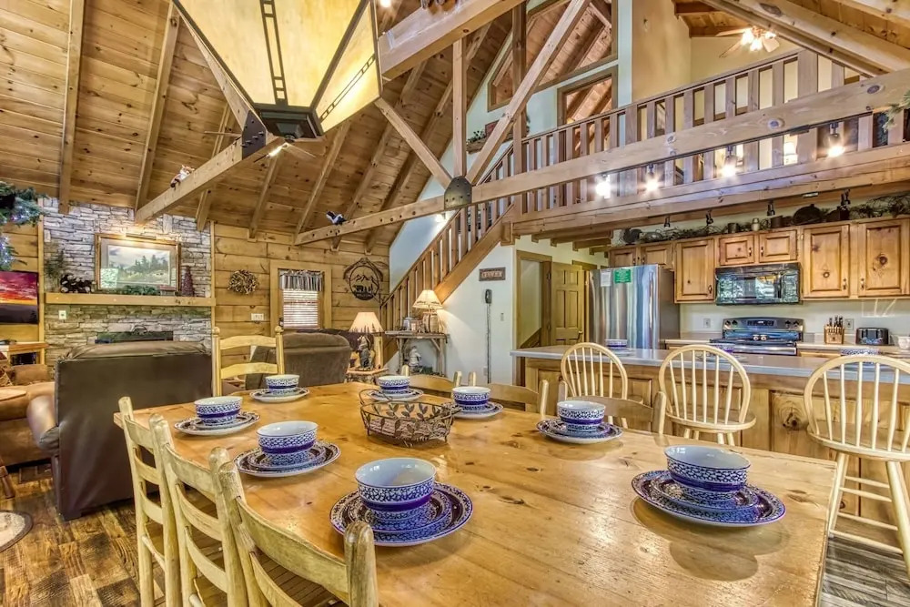 ER254 - Hibernation Hideaway Great Location - Close To Town! 5 Bedroom Cabin by RedAwning