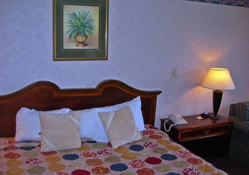 Colonial Inn
