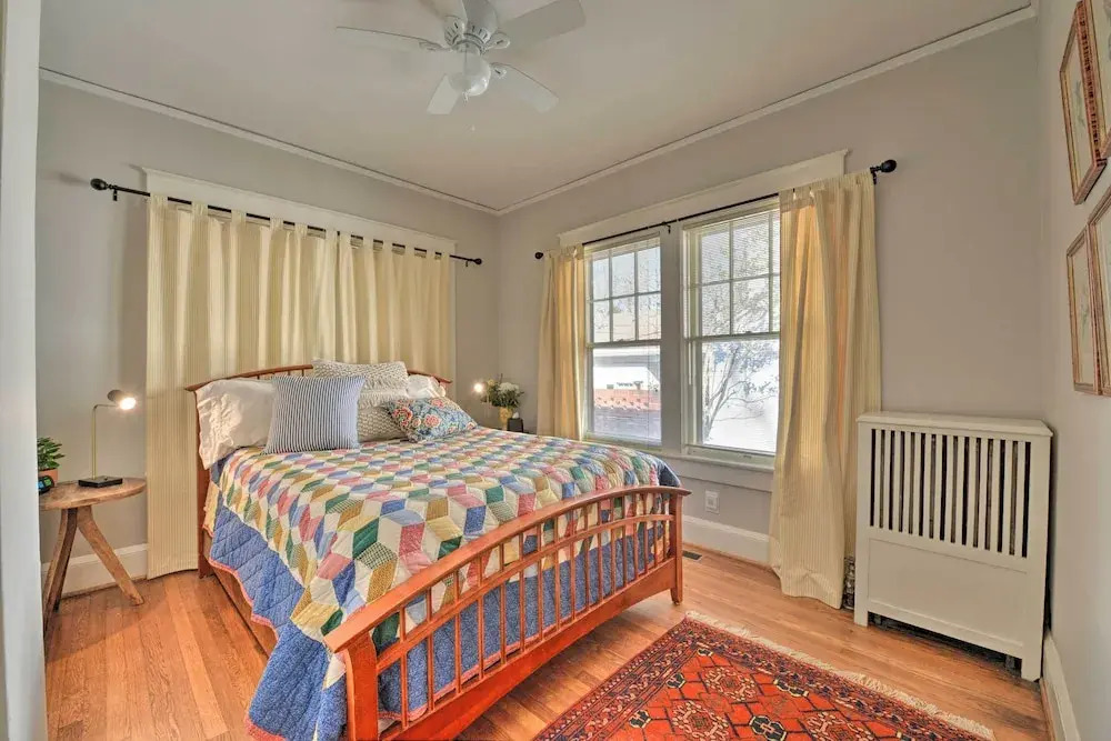Vintage Chic Cottage < 1 Mile to UNC Greensboro!