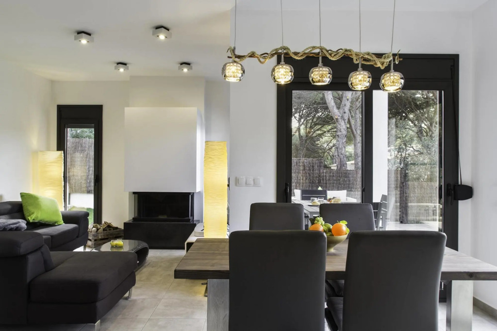 Elia in L'Escala with 3 bedrooms and 2 bathrooms