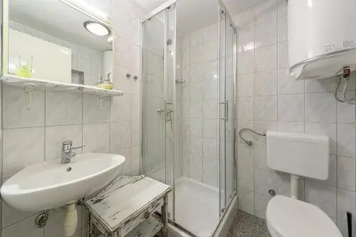 Apartments Lodra