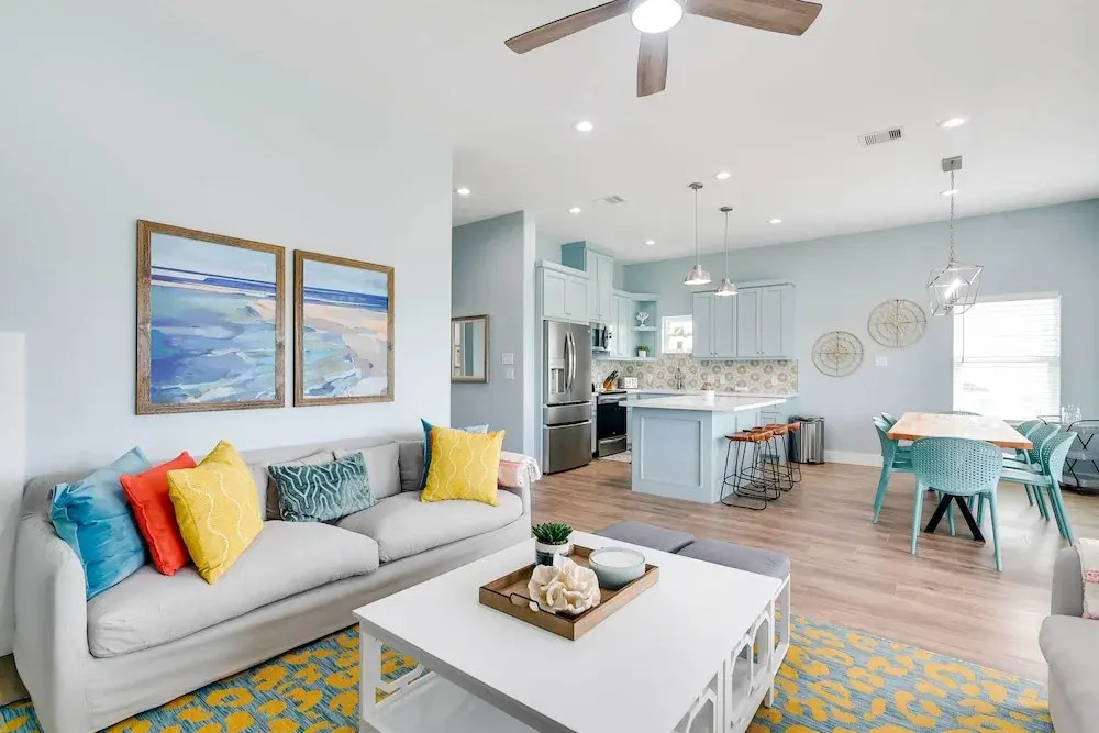 Steps to Coast! Beach Home w/ 2 Decks in Galveston