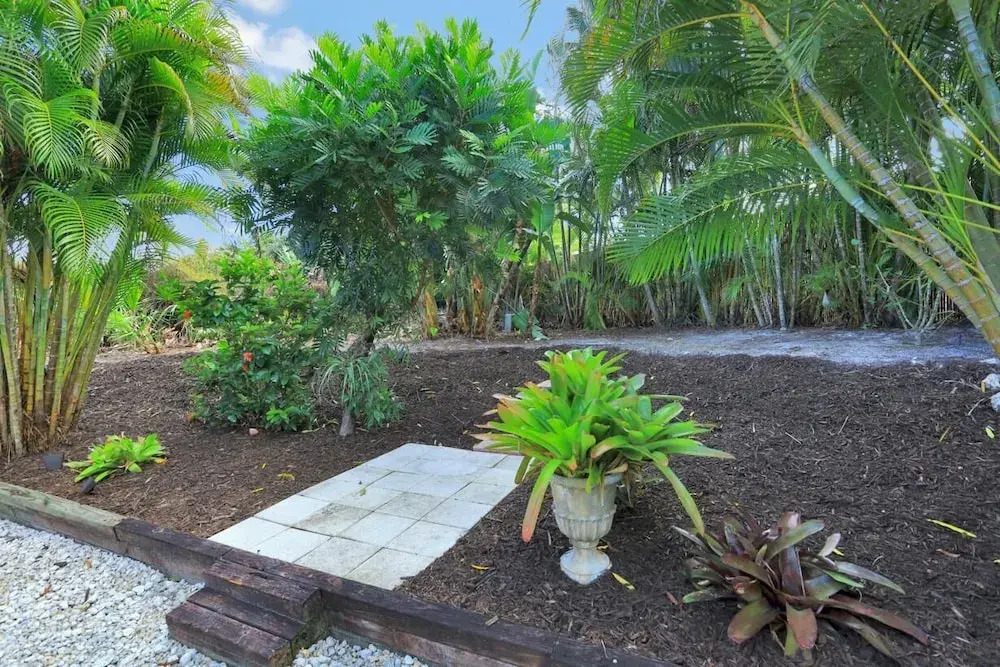Quiet Inland Home With Pool, two Queen Beds and Grill