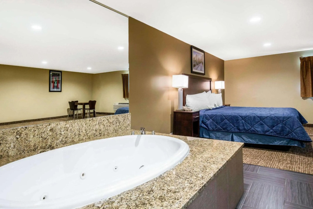 Rodeway Inn Lyons - La Grange
