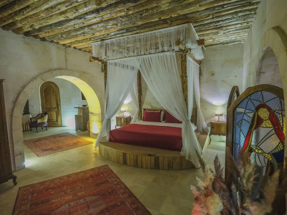 Kalsedon Cave Suites
