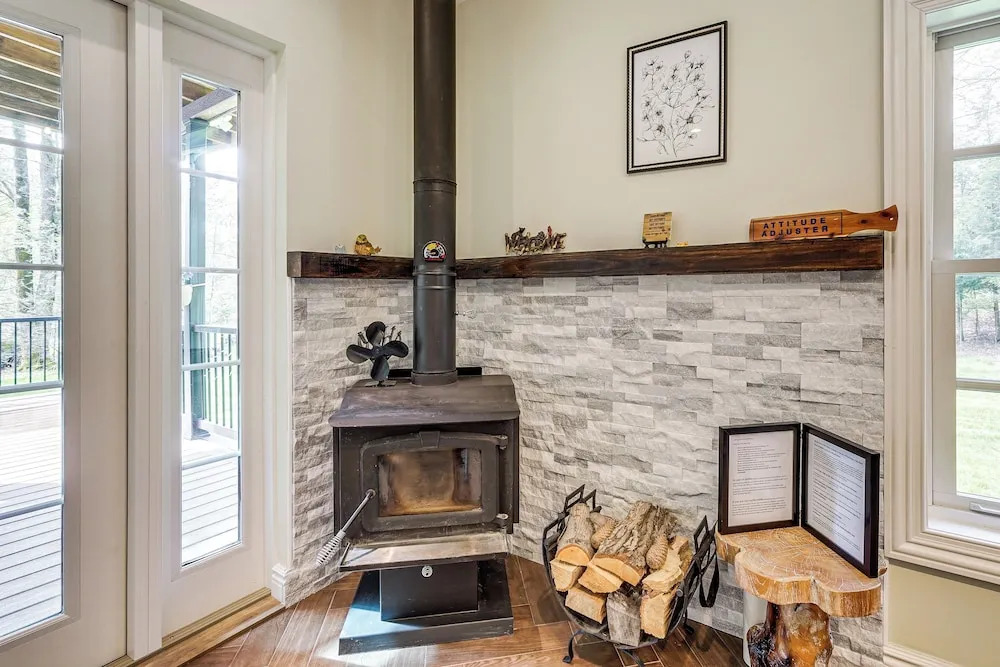 Poconos Cottage w/ Sauna ~ 10 Mi to Camelback!