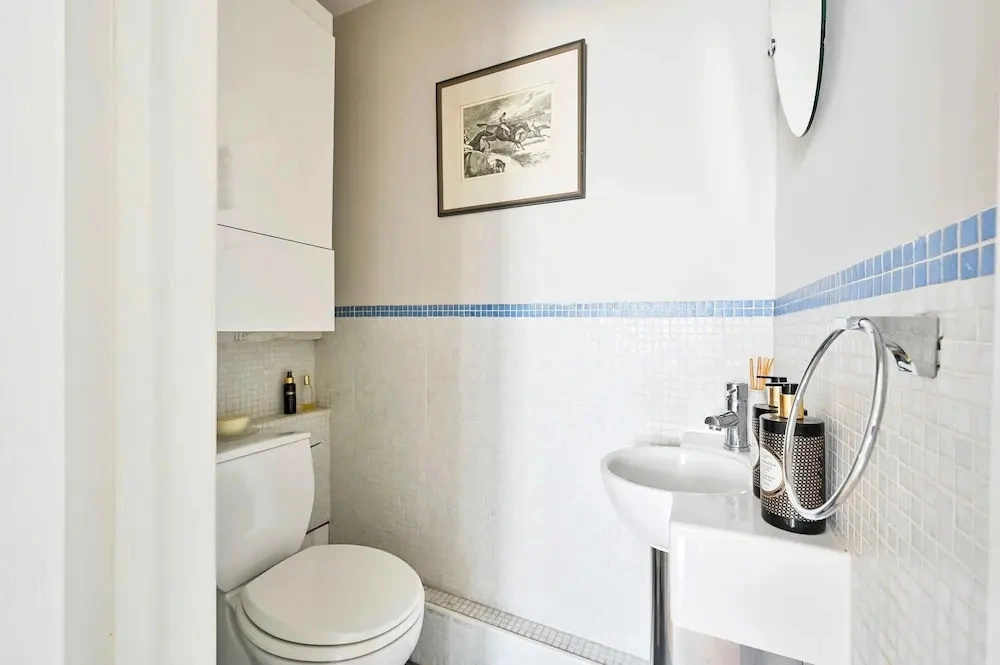Chic House With Free Parking and Private Backyard
