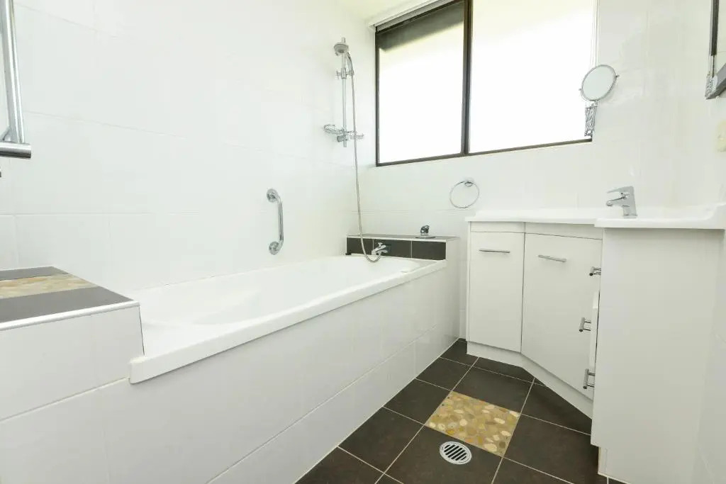 Broadwater Shores Waterfront Apartments