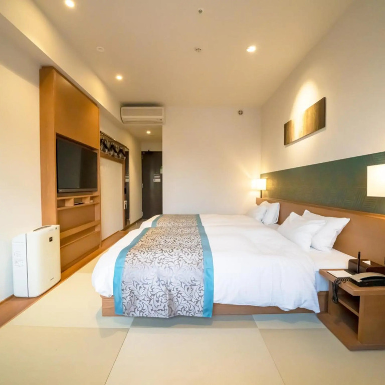 Ours Inn Hankyu