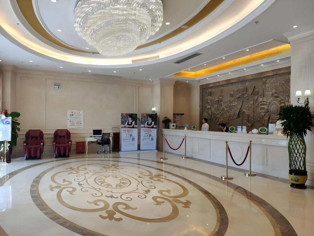 Vienna Hotel (Lingshui Center)