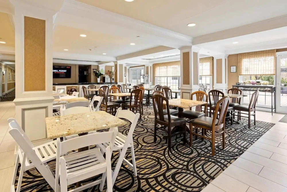 Serene Stay With Amenities & Breakfast bar