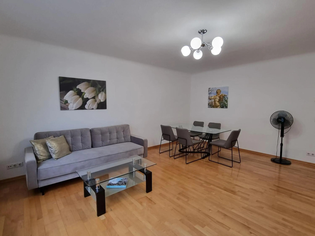 Cozy Private Rooms in 2BR City Retreat, Prime Central Location