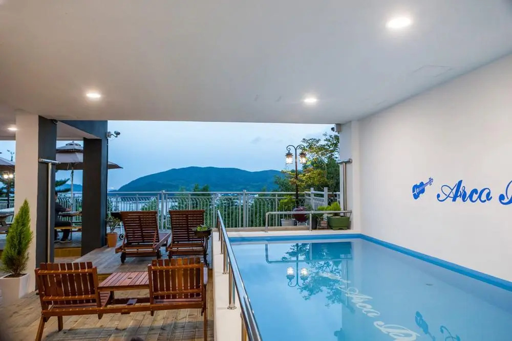 Arco Poolvilla Pension