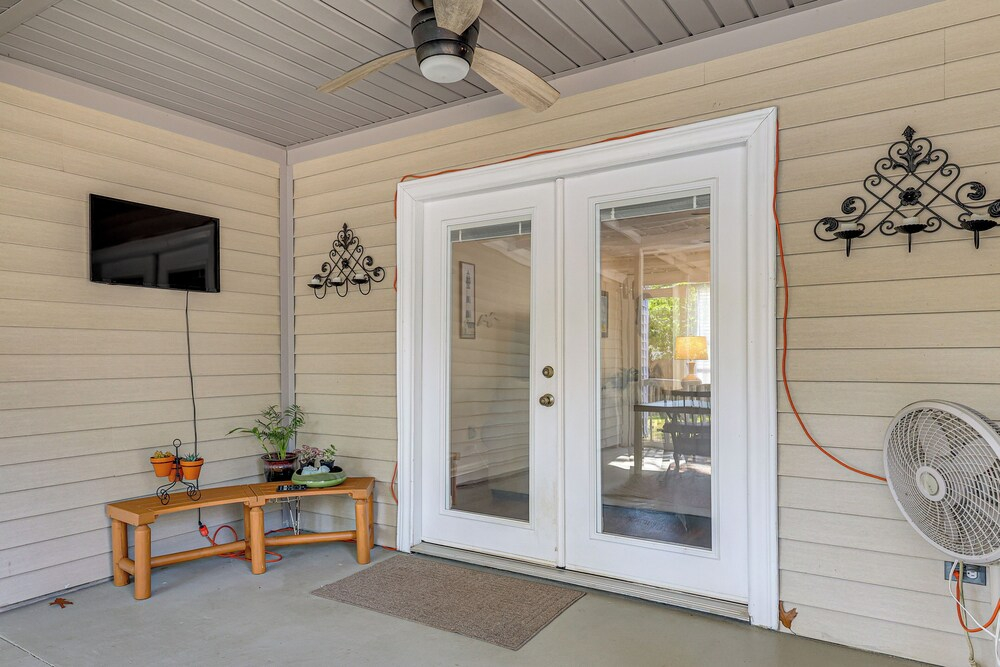 Oak Island Home w/ Fenced Yard, Walk to Long Beach