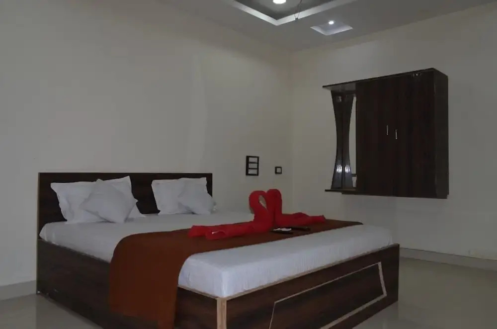 Sidhivinayak Resort Devbag Sangam Beach