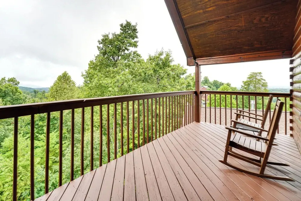 2 Mi to Dollywood: Mtn Cabin w/ Pool Access!