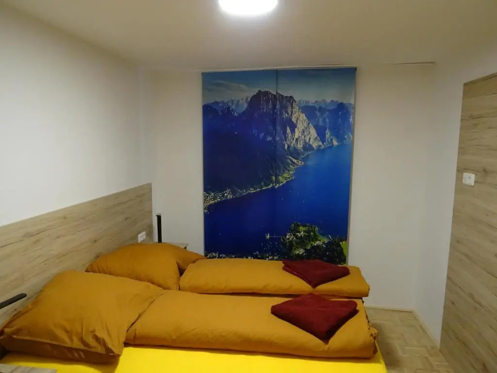Modern Apartment, Full Kitchen, for 6