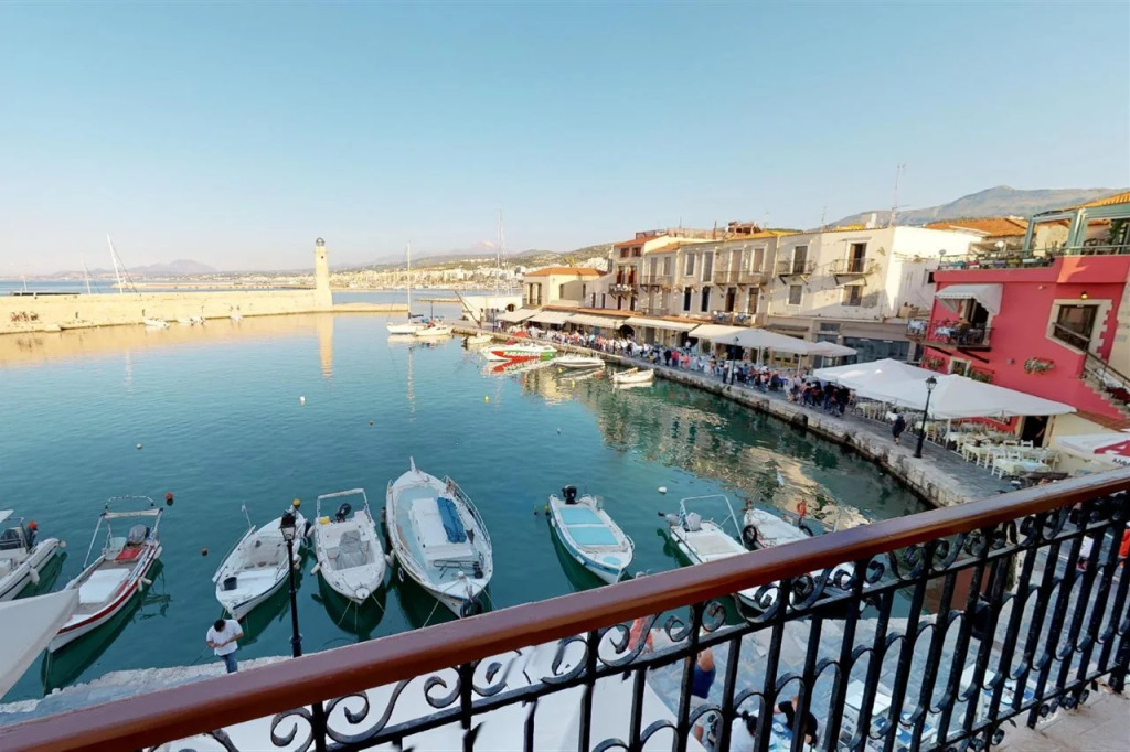 Porto Enetiko Suites