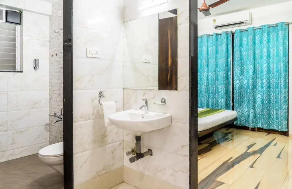 House Khas Suites by OYO Rooms