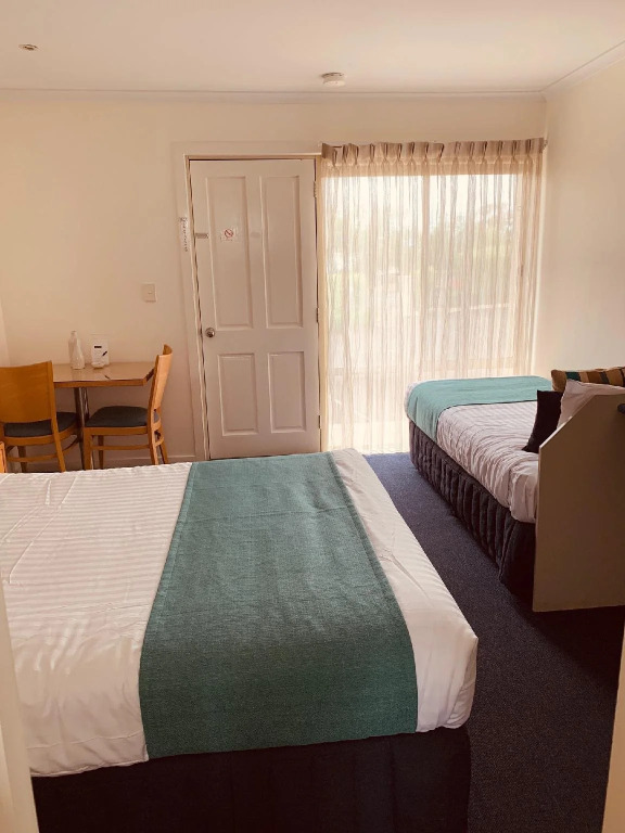 Hamilton Townhouse Motel