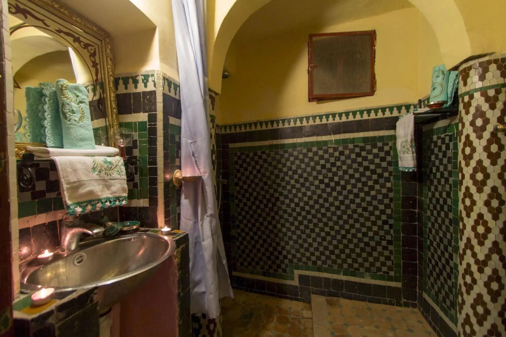 Riad Dar Fes source bleue luxury home