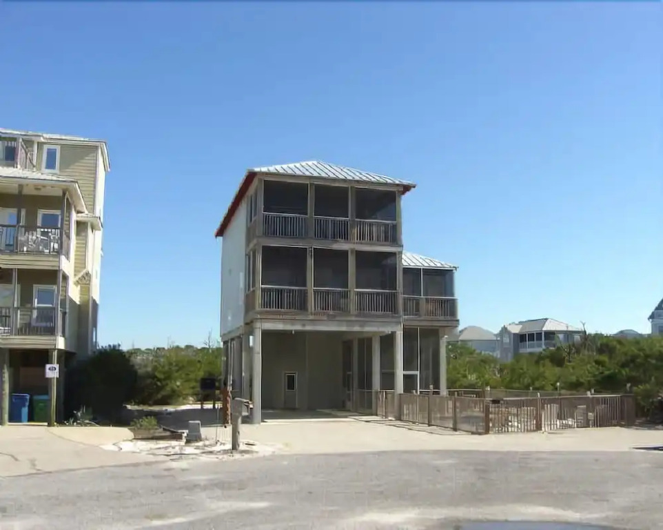 BooTiki House