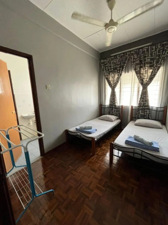 LEPAK-LEPAK HOMESTAY @ INDERA MAHKOTA
