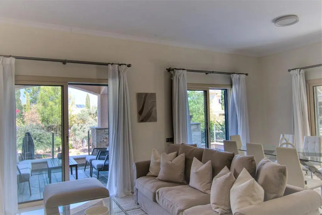 Phaedrus Living: Amorosa 13 Beachside Villa